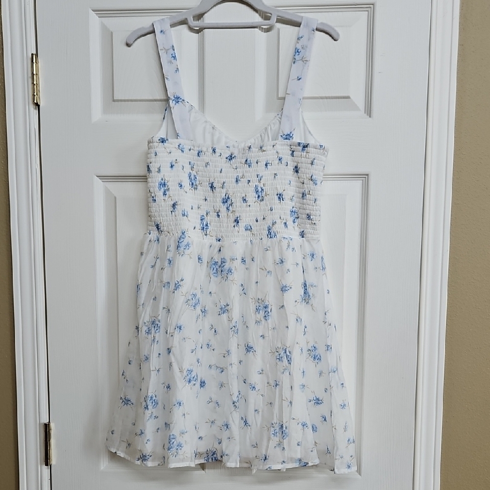 NWT Women's Sweetheart Neck Blue Floral White Dress Medium - Picture 4 of 8